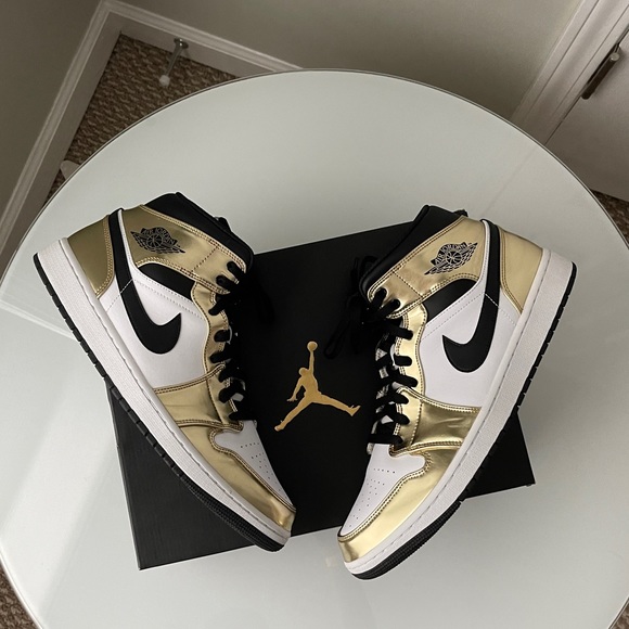 Jordan Other - EUC Gold Jordan 1 Mid SE Size 13